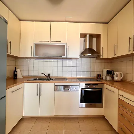 Neda - Spacious With Sea View Garden Сплит