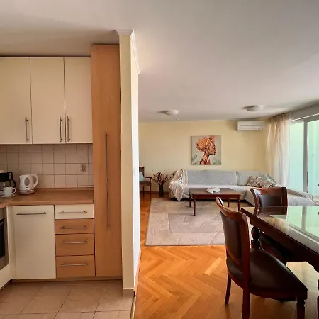 Appartamento Neda - Spacious With Sea View Garden