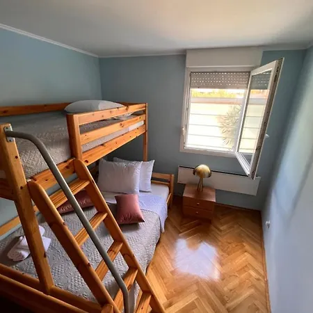 Neda - Spacious With Sea View Garden Appartamento Spalato